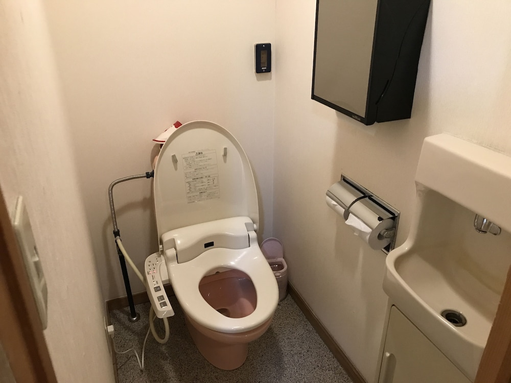 和室　一泊二食つき（夕食：すき焼き） バスルーム0 | 喜びの宿 高松