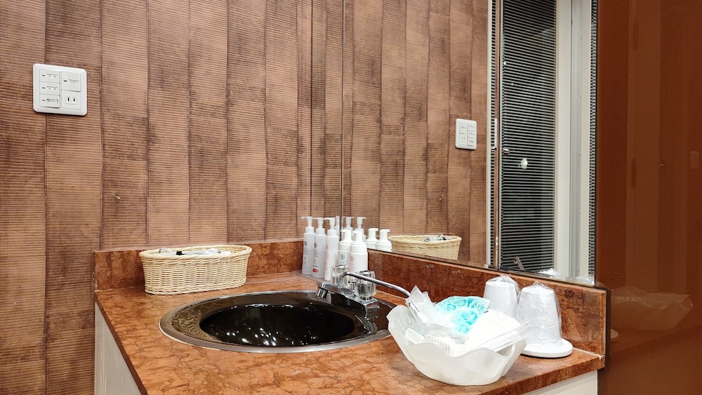 スタンダード トリプルルーム 喫煙可 客室2 | ホテル パブリックジャム