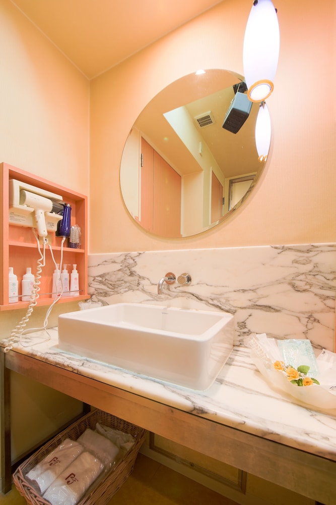 デザイン ダブルルーム キングベッド 1 台 禁煙 バスルームのシンク0 | ホテル パブリックジャム