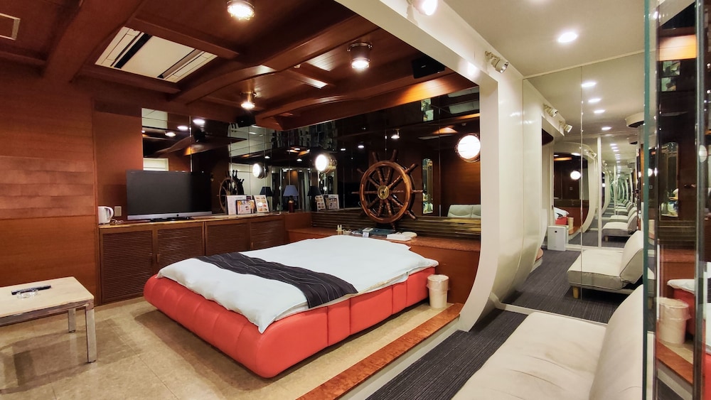 スタンダード トリプルルーム 喫煙可 客室1 | ホテル パブリックジャム