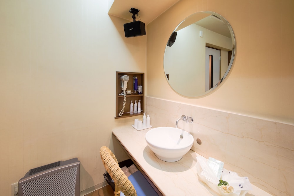 スタンダード トリプルルーム 喫煙可 バスルーム0 | ホテル パブリックジャム