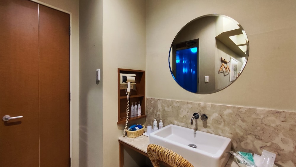 4 人部屋 喫煙可 客室2 | ホテル パブリックジャム