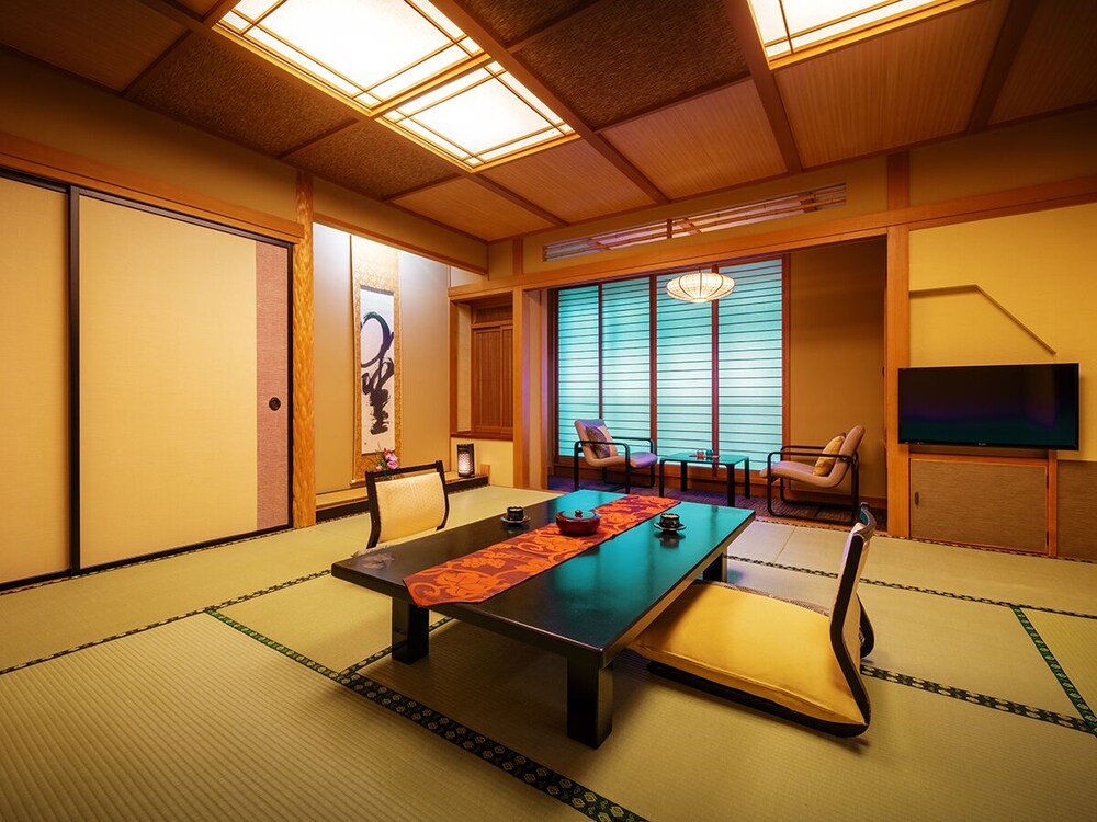 展望風呂付客室 (和室12.5畳 + 展望風呂) リビング エリア0 | 今昔亭