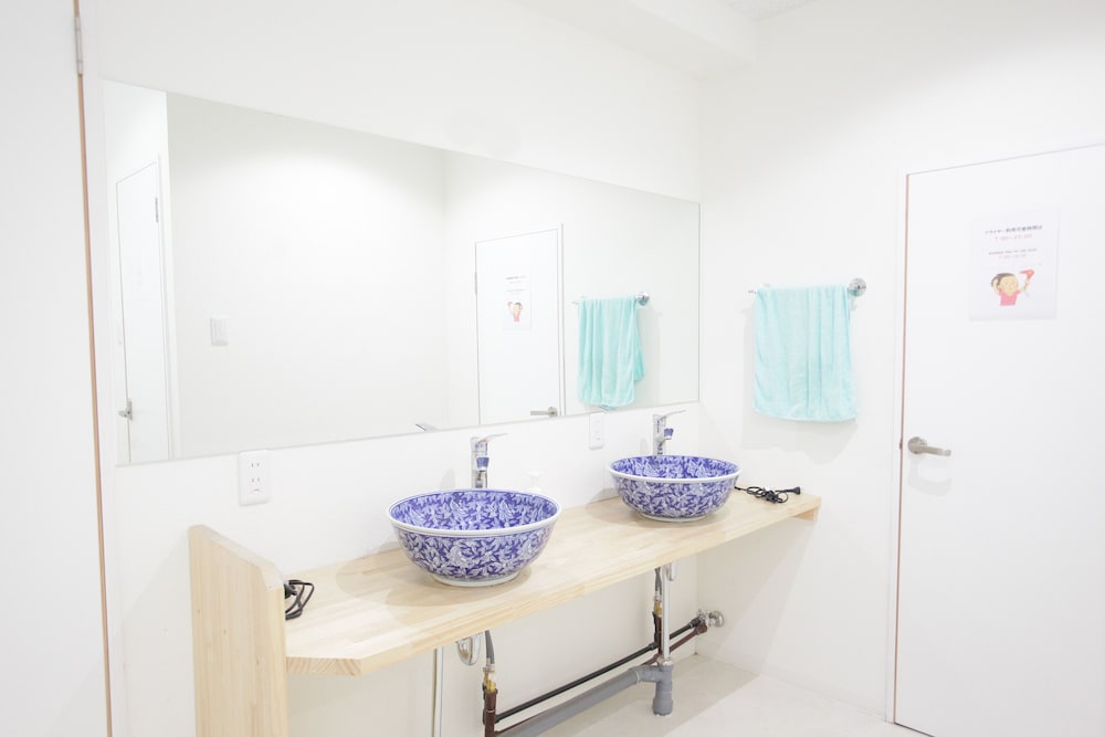 ツインルーム 女性限定 禁煙 共用バスルーム バスルーム0 | カサブランカ ゲストハウス