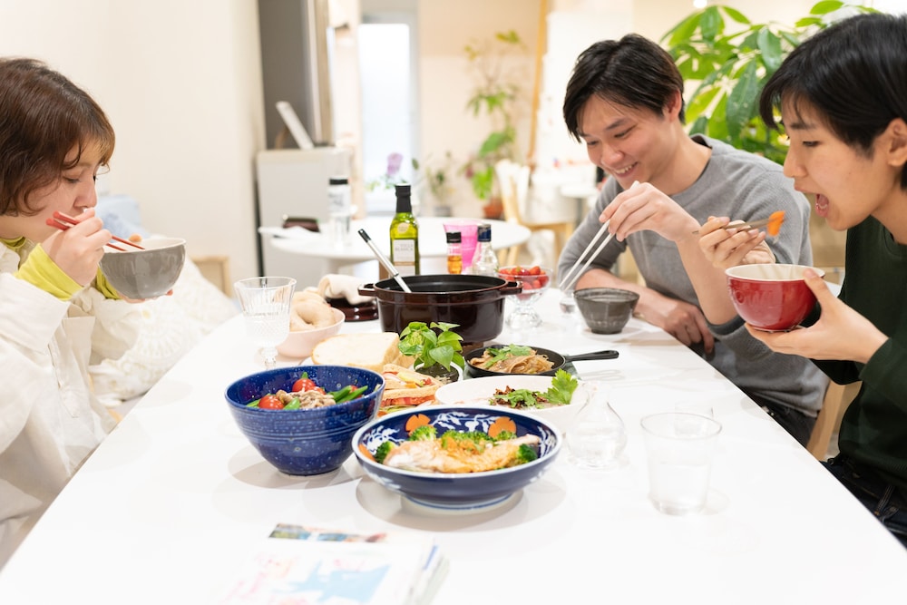 4 人部屋 共用バスルーム ダイニングルーム0 | カサブランカ ゲストハウス