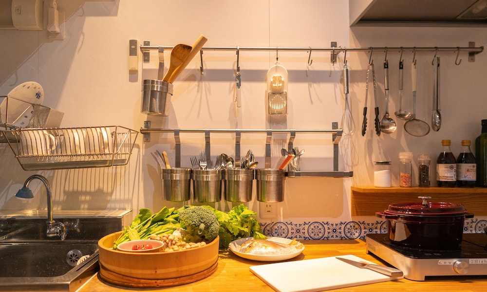 4 人部屋 共用バスルーム 共用キッチン設備0 | カサブランカ ゲストハウス