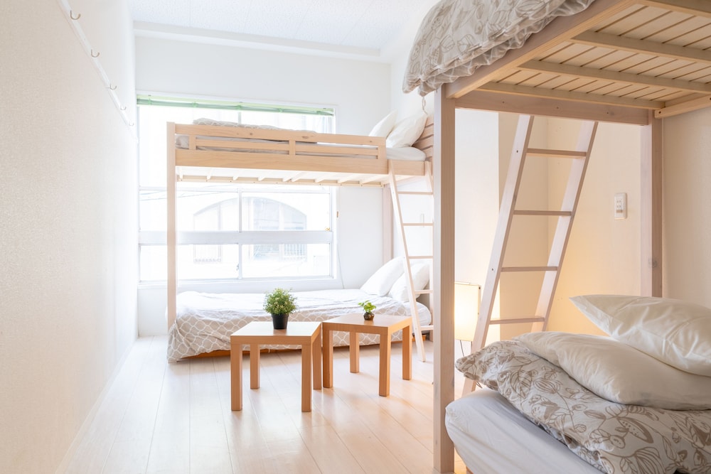 4 人部屋 共用バスルーム | カサブランカ ゲストハウス