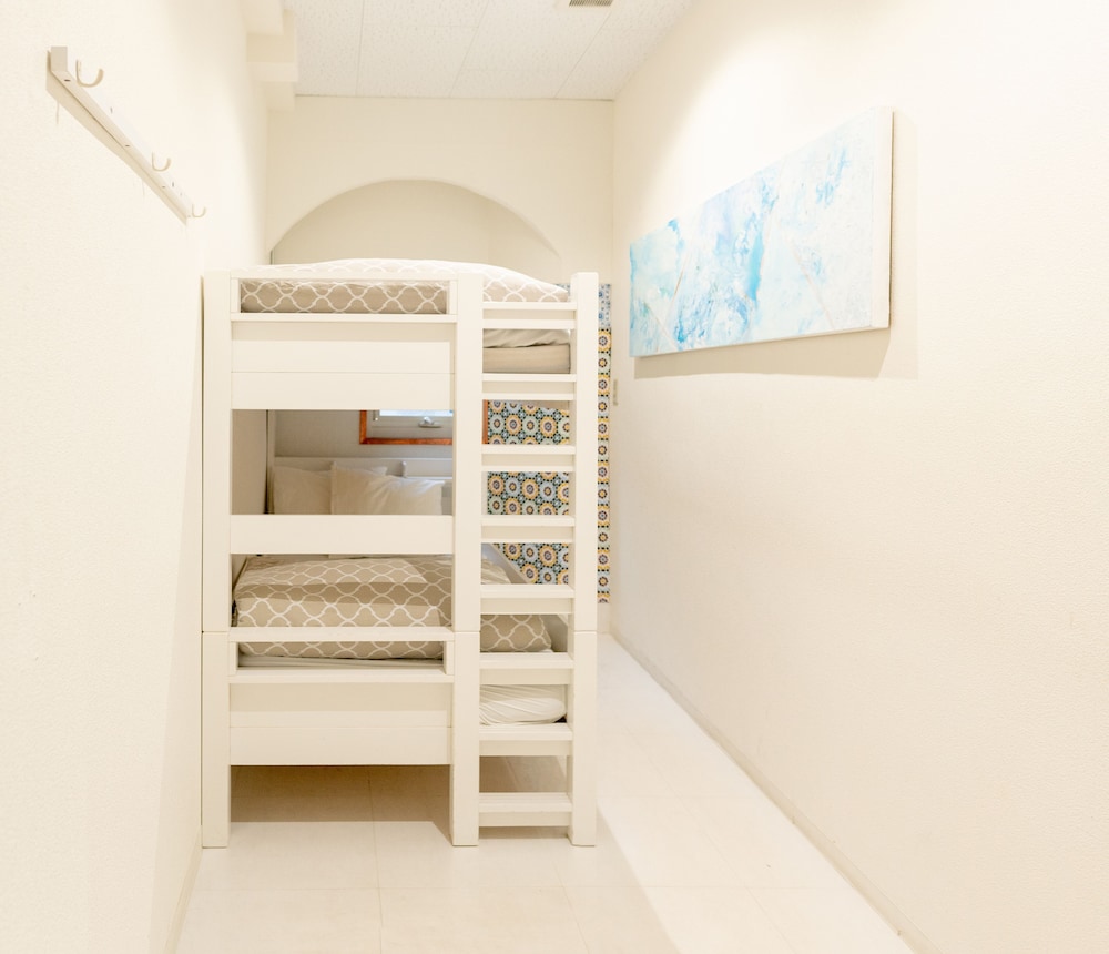 ツインルーム 女性限定 禁煙 共用バスルーム 客室3 | カサブランカ ゲストハウス