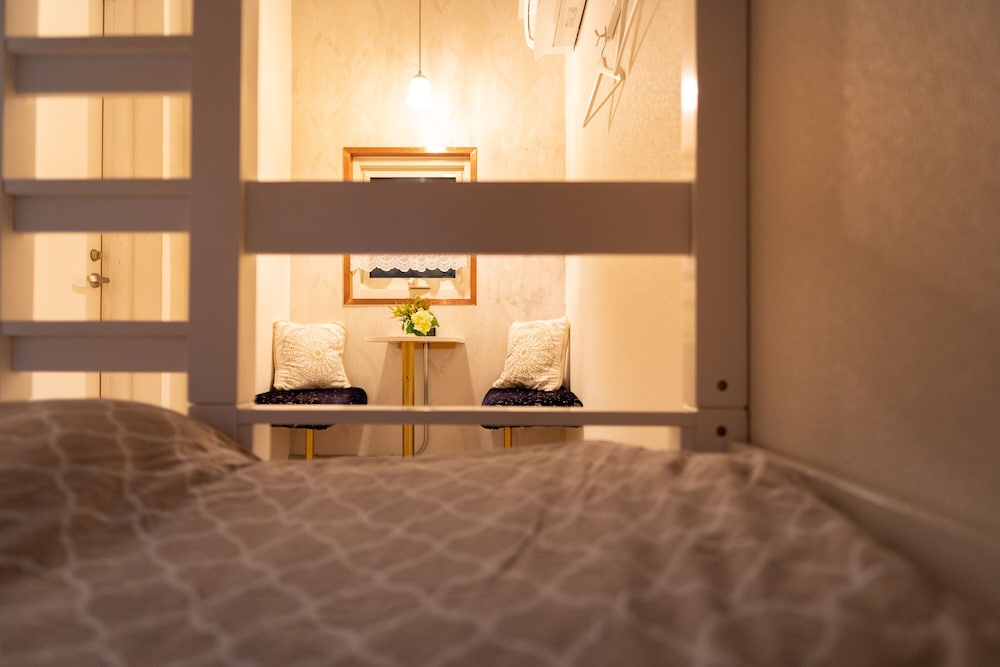 ツインルーム 女性限定 禁煙 共用バスルーム 客室5 | カサブランカ ゲストハウス