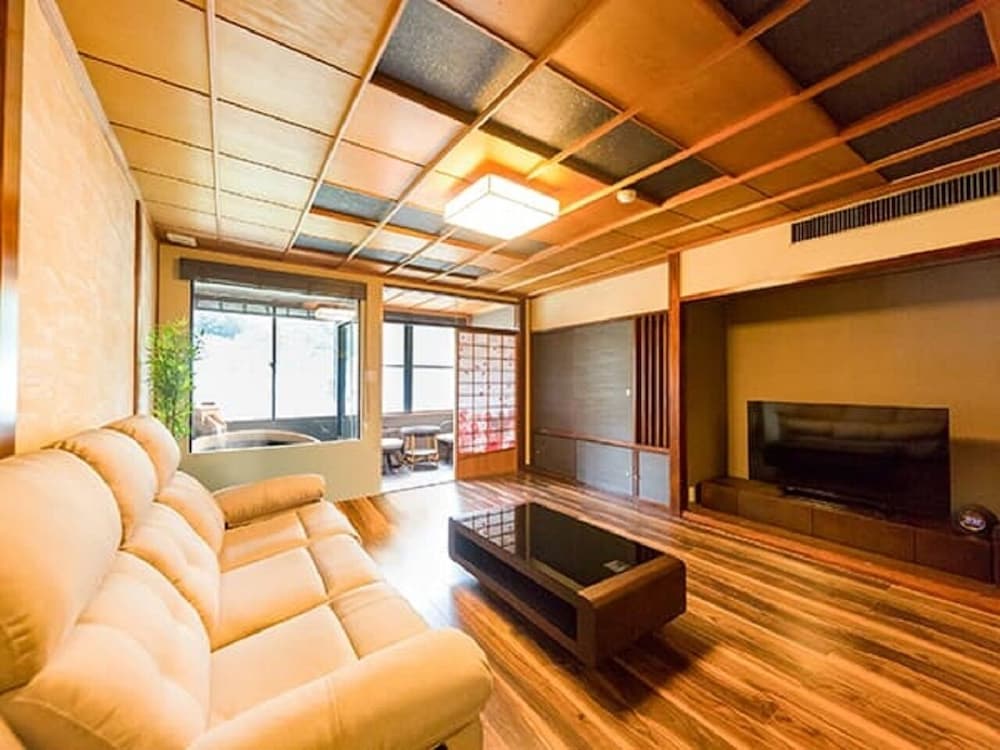 [和モダンジュニアスイート] 60平米 + 専用テラス8平米 信楽焼露天風呂 | リブマックスリゾート川治