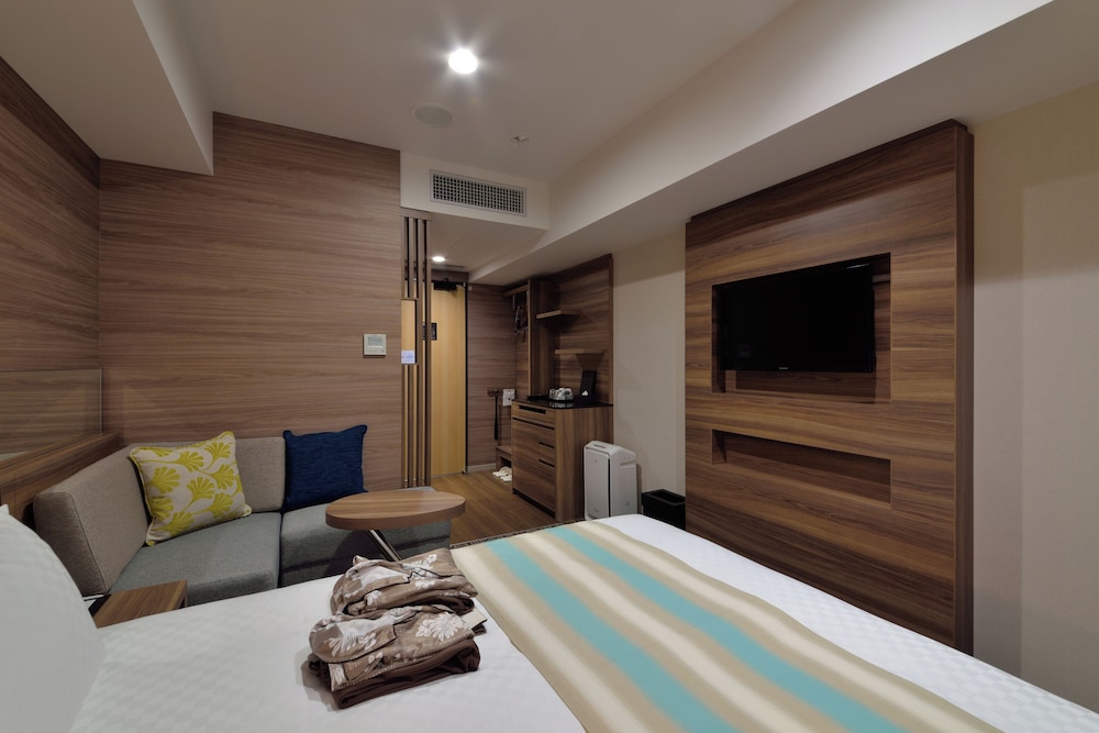 スタンダード ダブルルーム クイーンベッド 1 台 禁煙 | アルモントホテル那覇県庁前