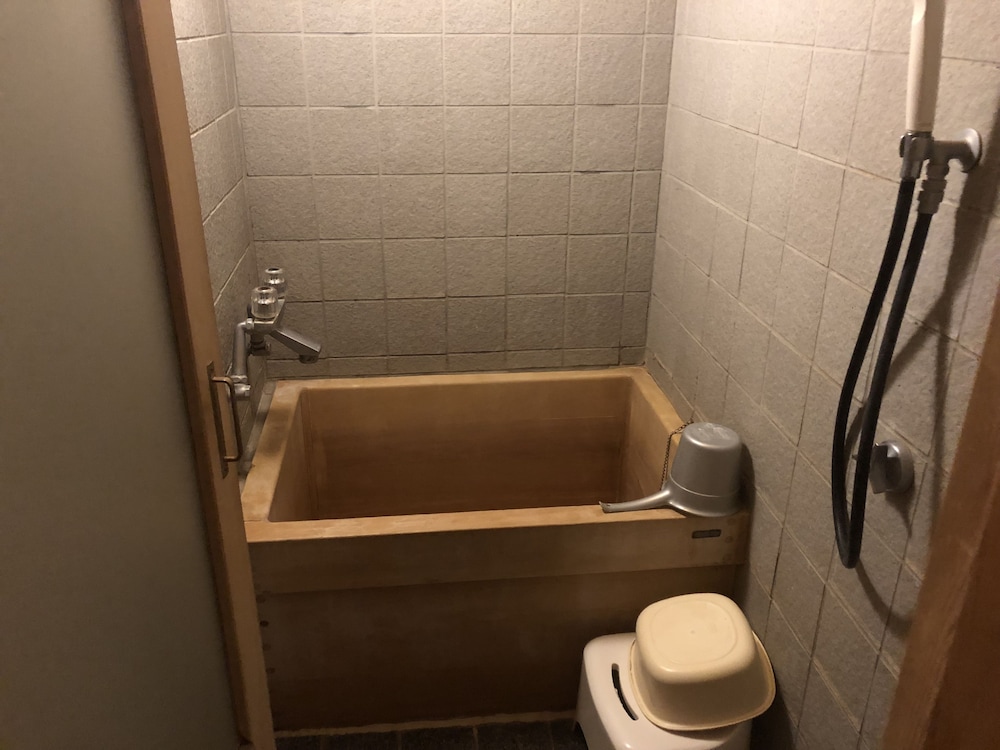 和室 スーペリア ダブルルーム 深めの浴槽0 | ホテル江戸屋