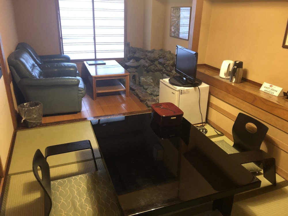 和室 3人部屋 リビングルーム2 | ホテル江戸屋