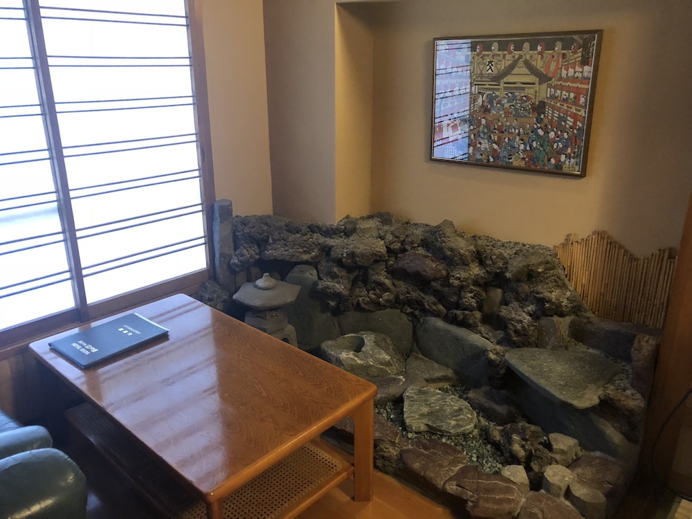 和室 3人部屋 リビングルーム1 | ホテル江戸屋