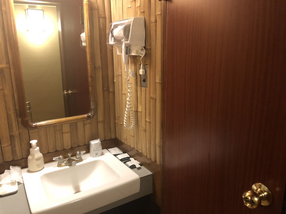 和室 スーペリア ダブルルーム バスルームのシンク0 | ホテル江戸屋