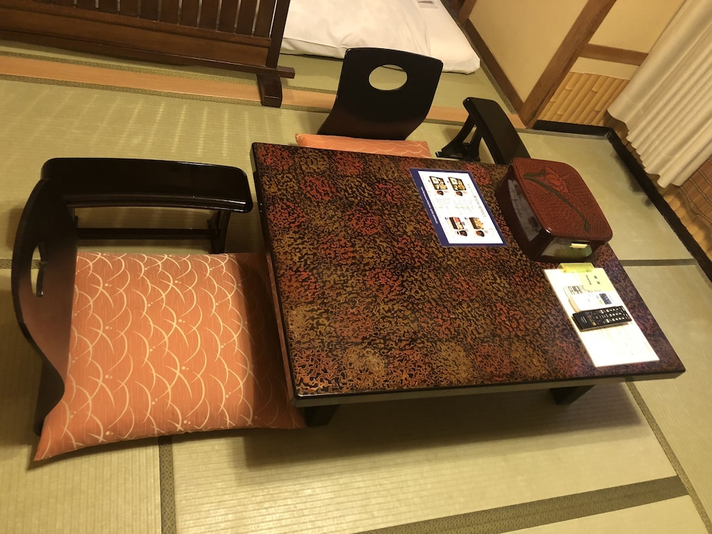 スタンダード ツインルーム リビングルーム0 | ホテル江戸屋