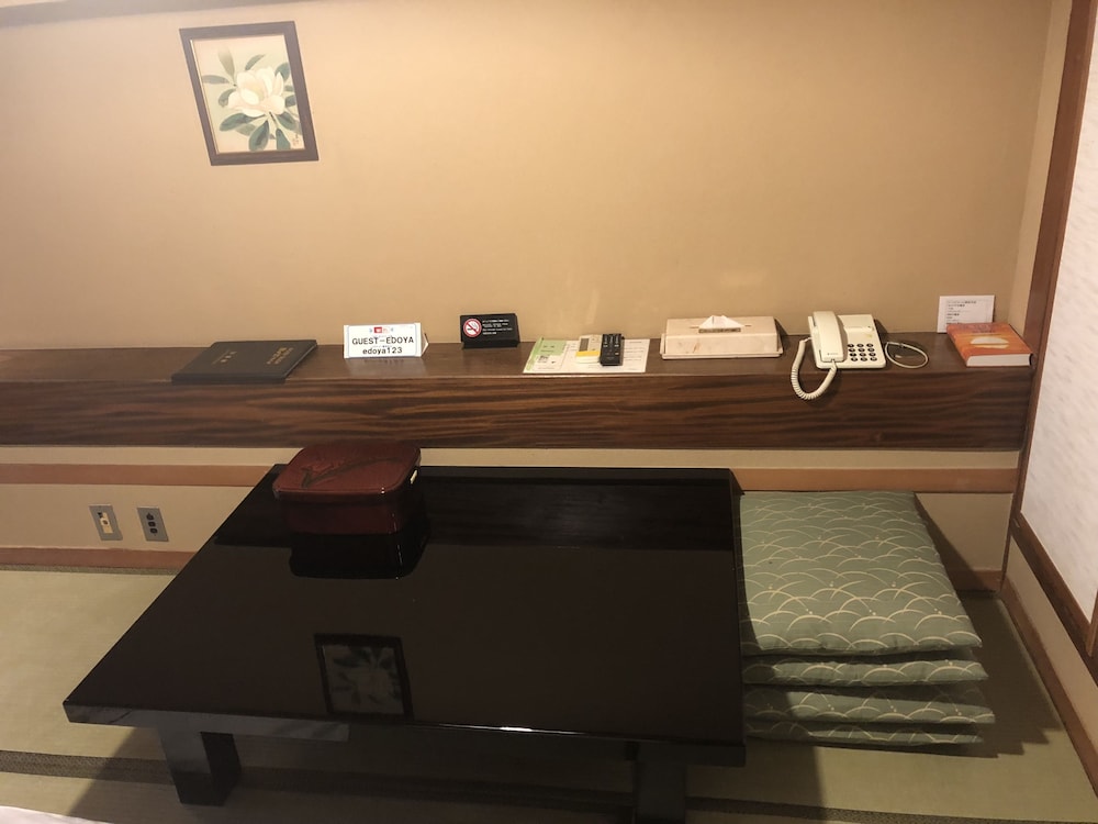 和室 4人部屋 リビングルーム0 | ホテル江戸屋