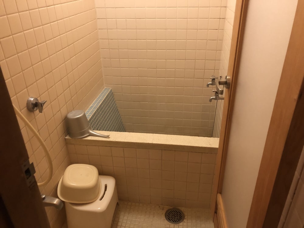 スタンダード ツインルーム 深めの浴槽0 | ホテル江戸屋