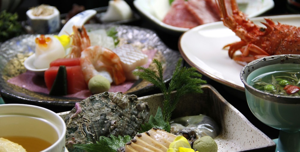 スタンダード海側和室 (伊勢海老 鮑 和牛の贅沢会席コース)  禁煙 | 伊勢志摩国立公園 賢島の宿みち潮