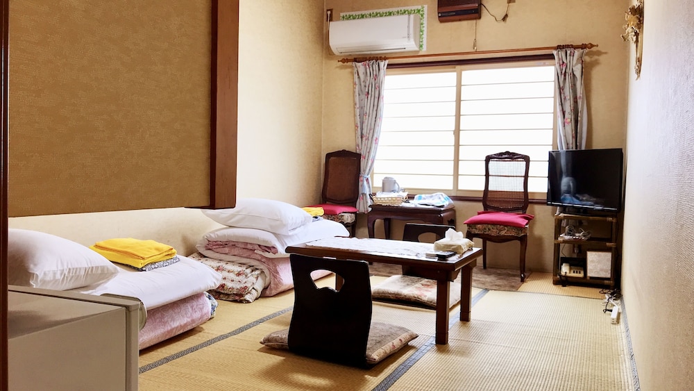 和室 二人部屋 共同バスルーム 禁煙 | ペンション パピィーテール