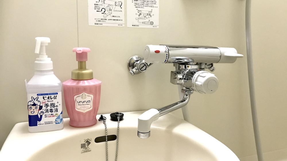 ダブルルーム 専用バスルーム付 禁煙 バスルームの設備2 | ペンション パピィーテール