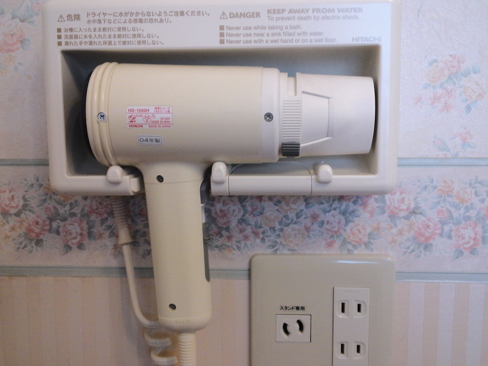 ダブルルーム 専用バスルーム付 禁煙 客室の設備とサービス1 | ペンション パピィーテール
