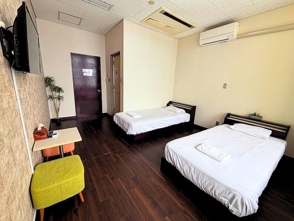 ツインルーム シングルベッド 2 台 専用バスルーム | MyPlace