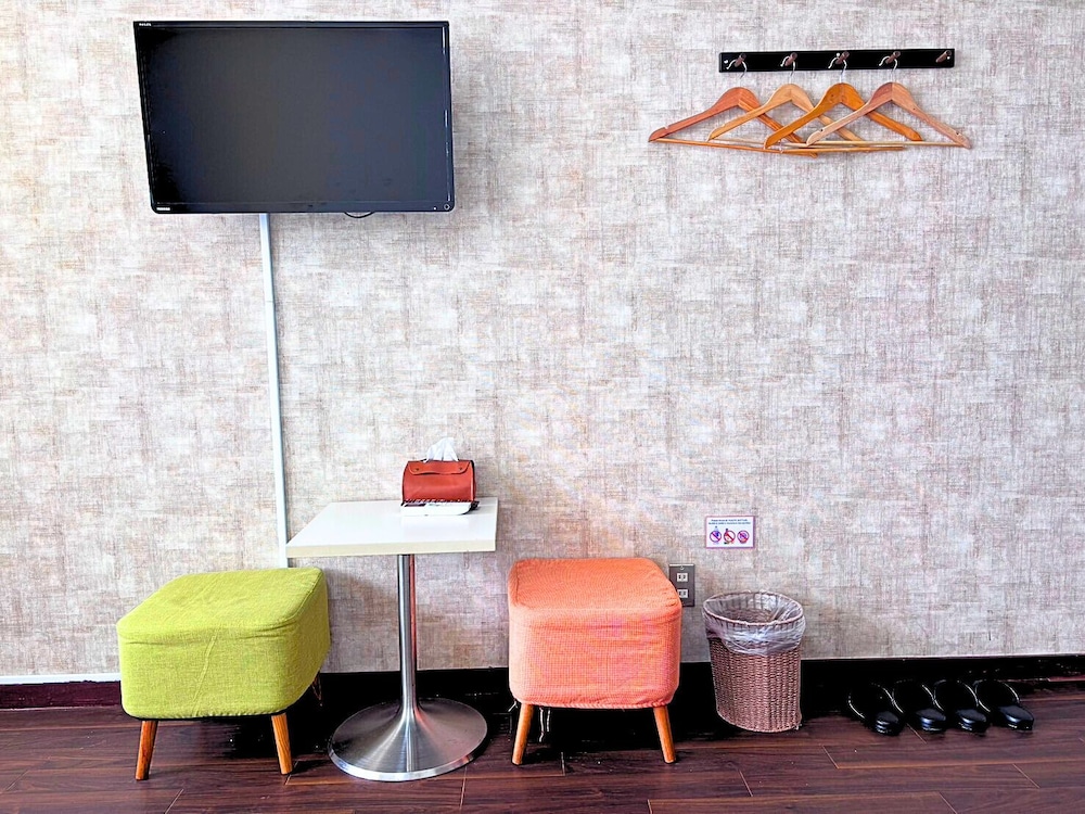 ツインルーム シングルベッド 2 台 専用バスルーム 客室1 | MyPlace