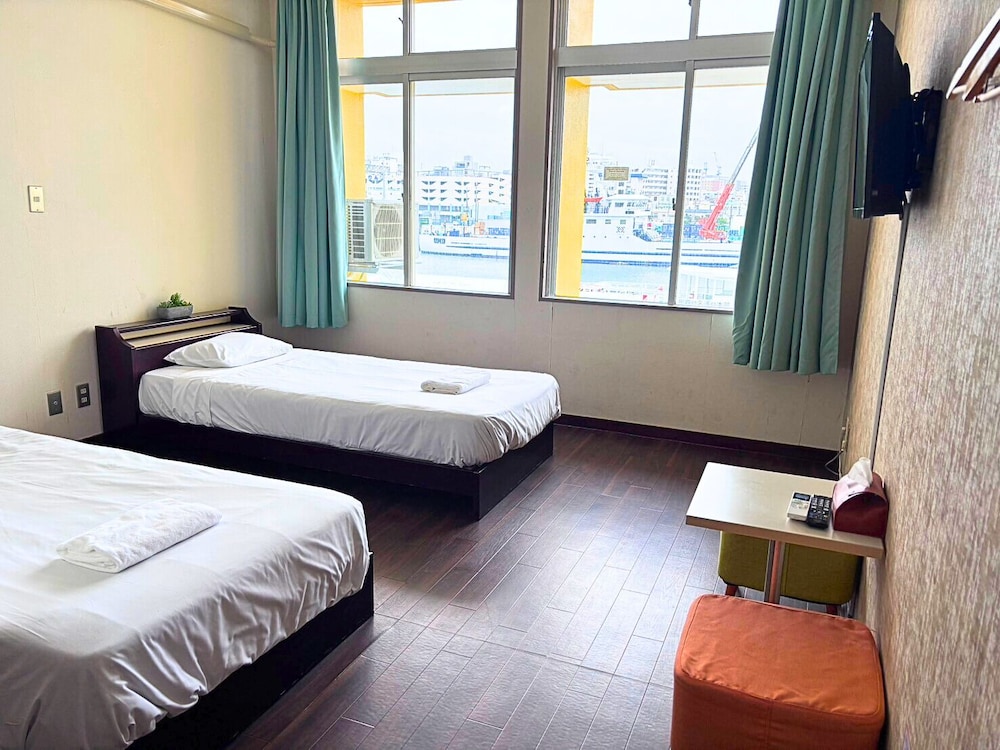 ツインルーム シングルベッド 2 台 専用バスルーム 客室2 | MyPlace