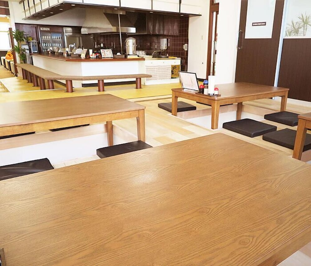 レストラン1 | サウナ＆カプセルホテル HOLLY WOOD -ハリウッド-