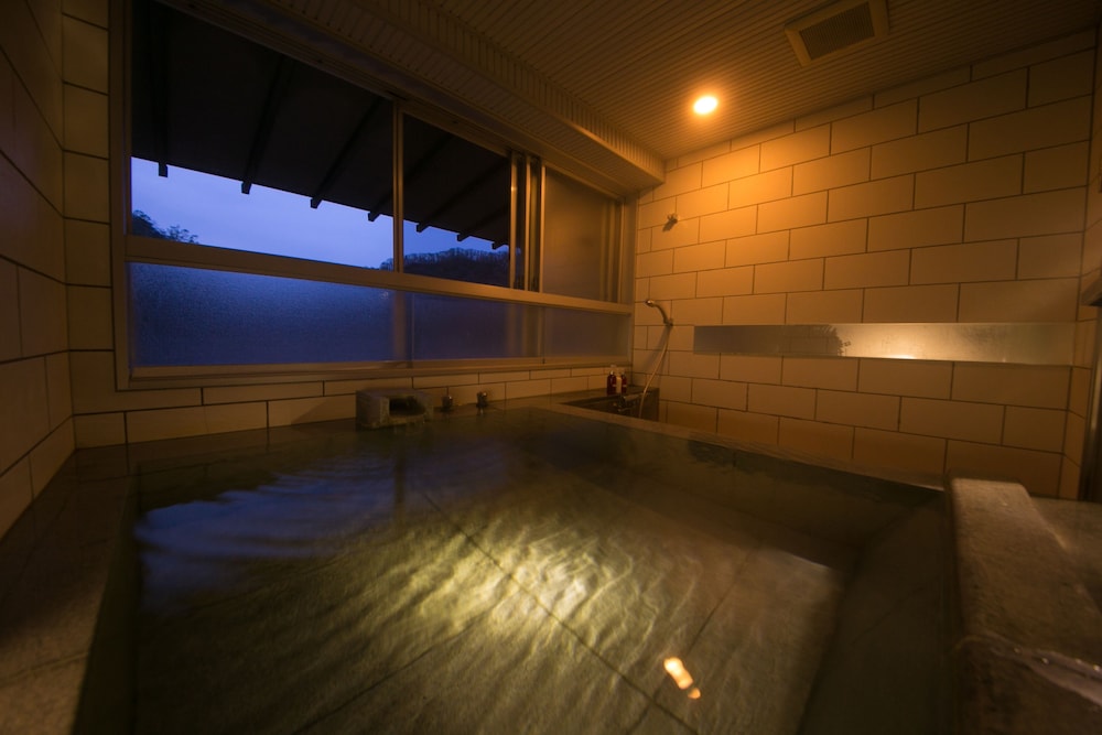 ラグジュアリースイートツイン 喫煙可 (大人限定)【1名利用不可】 深めの浴槽0 | 望楼NOGUCHI登別 <大人限定>