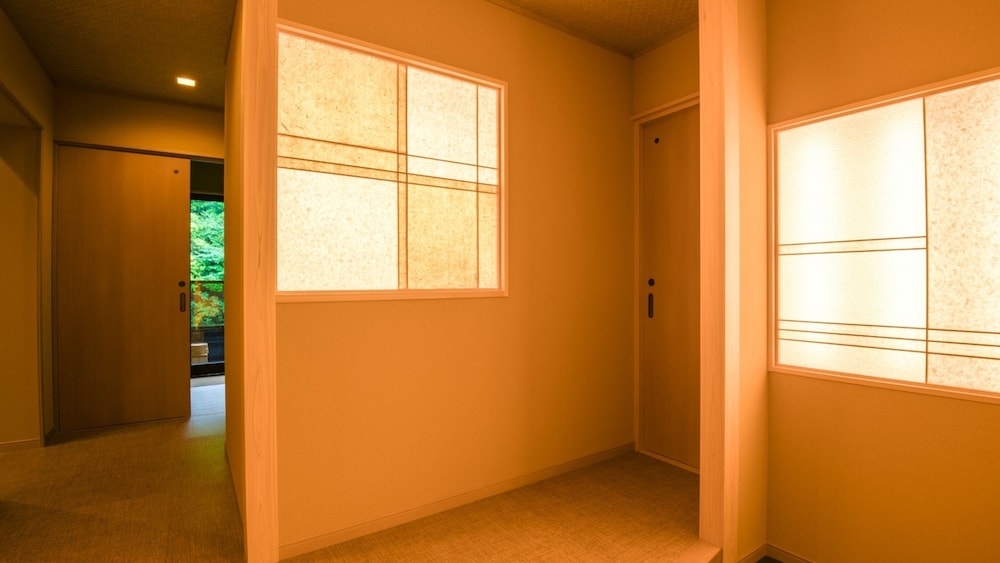 [渓流眺望] サウナ＆源泉露天風呂付特別室 (2023年新登場) 客室2 | 山中温泉 白鷺湯たわらや