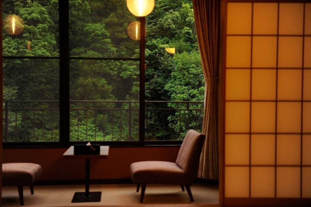 [山側眺望] 純和風客室 (和室12.5畳) (スタンダード) 客室5 | 山中温泉 白鷺湯たわらや
