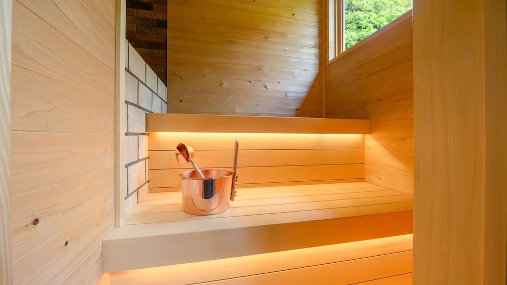 [渓流眺望]サウナ＆源泉露天風呂付き洋室ツイン(2025年誕生) バスルーム1 | 山中温泉 白鷺湯たわらや