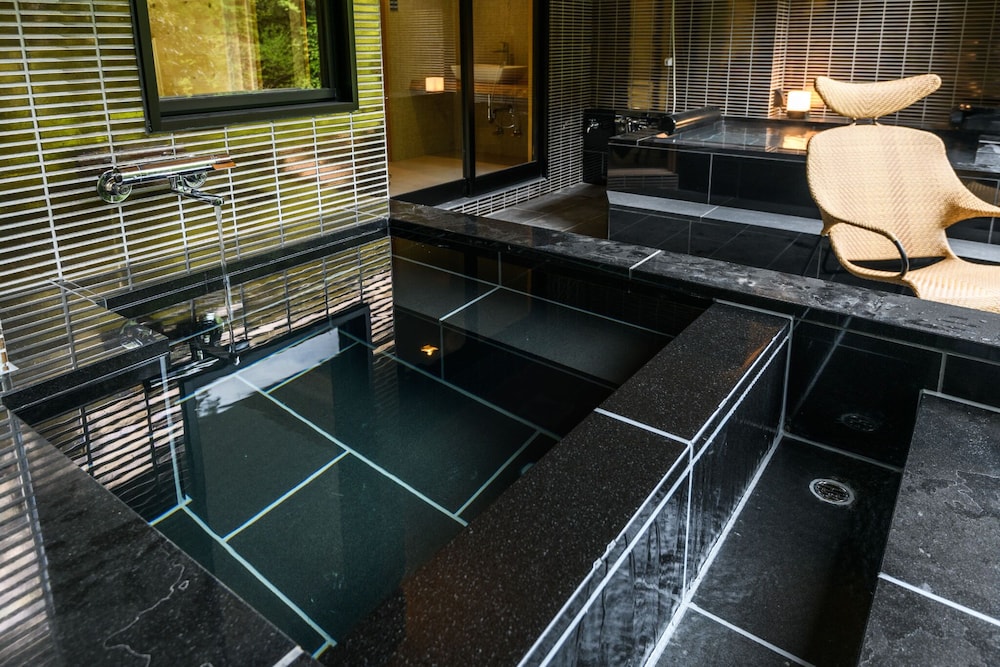 [渓流眺望] サウナ＆源泉露天風呂付特別室 (2023年新登場) バスルーム3 | 山中温泉 白鷺湯たわらや