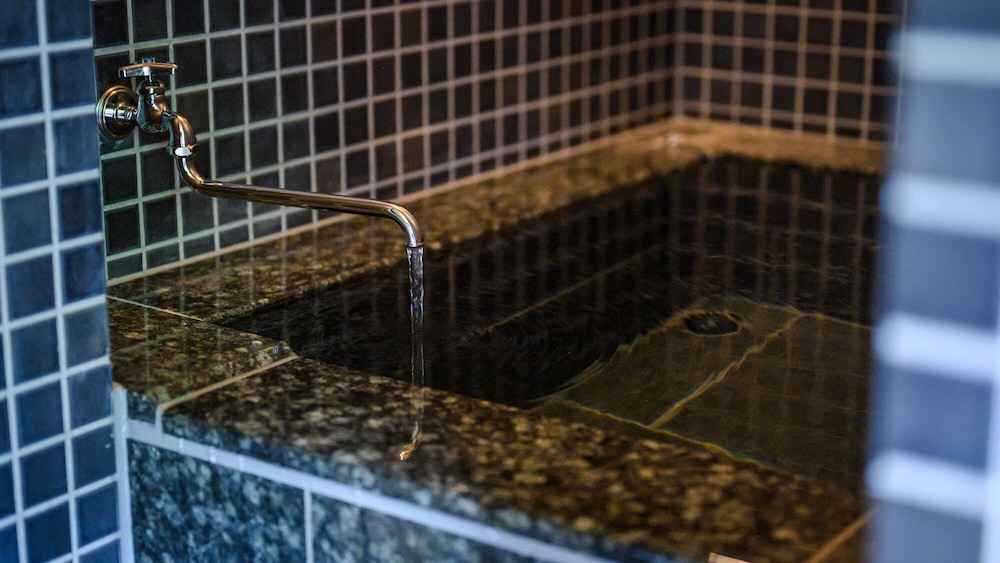 [渓流眺望]サウナ＆源泉露天風呂付き洋室ツイン(2025年誕生) 客室3 | 山中温泉 白鷺湯たわらや