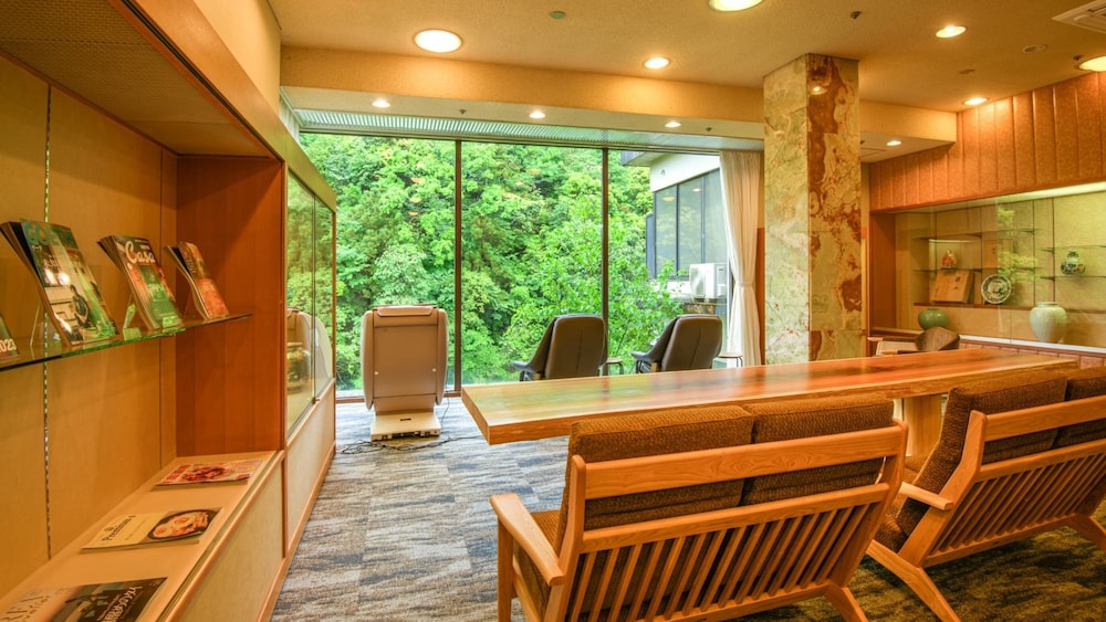 [渓流眺望]サウナ＆源泉露天風呂付き洋室ツイン(2025年誕生) エグゼクティブ ラウンジ1 | 山中温泉 白鷺湯たわらや