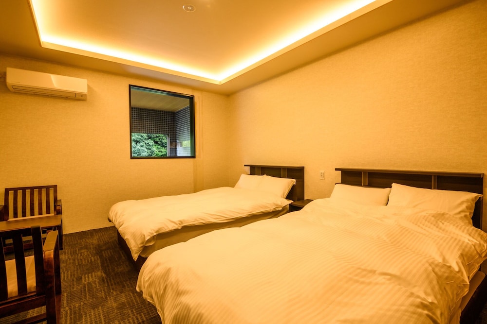 [渓流眺望]サウナ＆源泉露天風呂付き洋室ツイン(2025年誕生) 客室1 | 山中温泉 白鷺湯たわらや