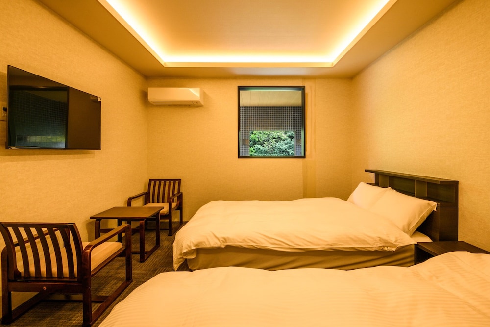 [渓流眺望]サウナ＆源泉露天風呂付き洋室ツイン(2025年誕生) 客室2 | 山中温泉 白鷺湯たわらや