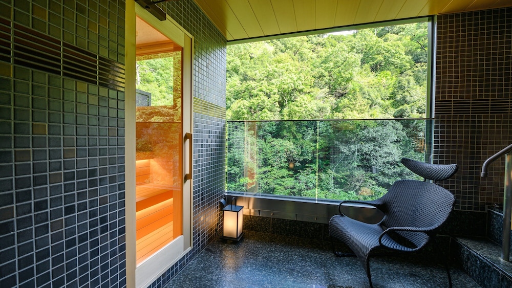 [渓流眺望]サウナ＆源泉露天風呂付き洋室ツイン(2025年誕生) | 山中温泉 白鷺湯たわらや