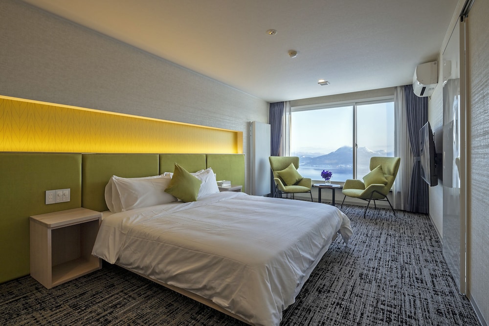 スタンダード ダブルルーム 禁煙 レイクビュー 客室1 | HOTEL COCOA (ホテル ココア)