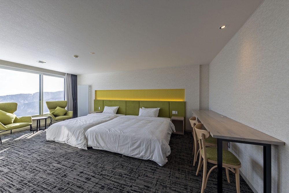 デラックス ツインルーム 禁煙 レイクビュー 客室1 | HOTEL COCOA (ホテル ココア)