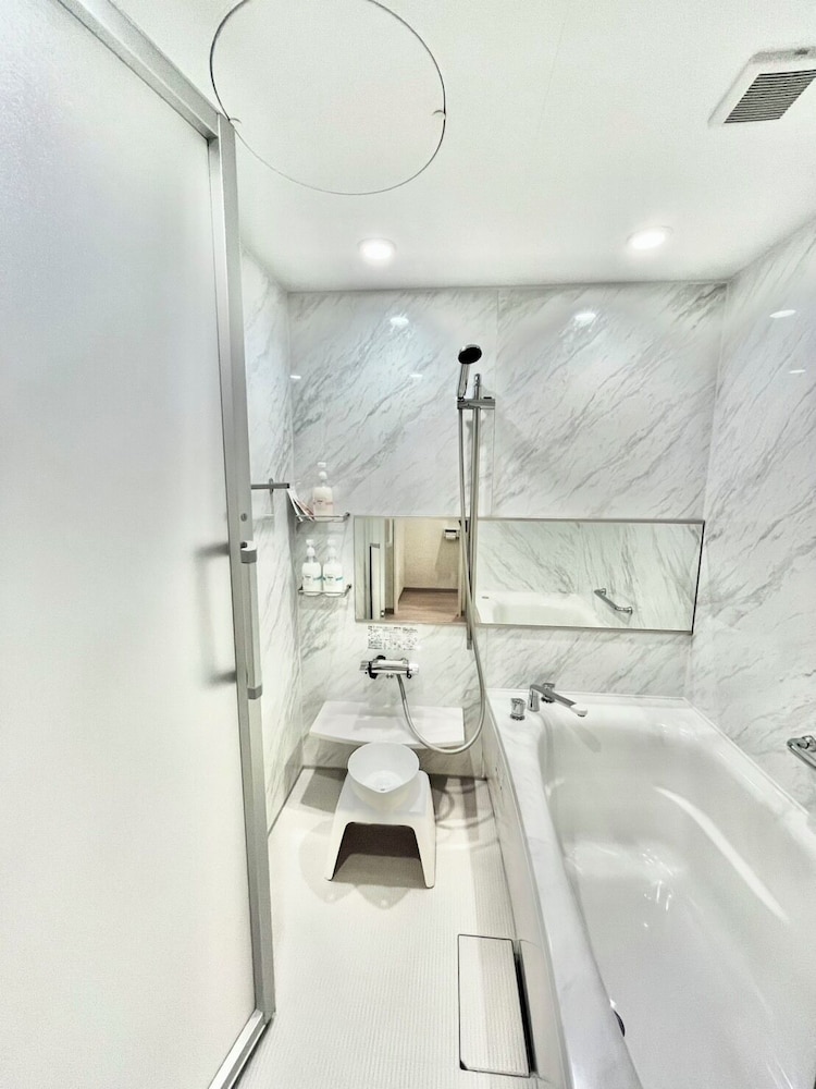 スタンダード ツインルーム 禁煙 レイクビュー バスルーム1 | HOTEL COCOA (ホテル ココア)