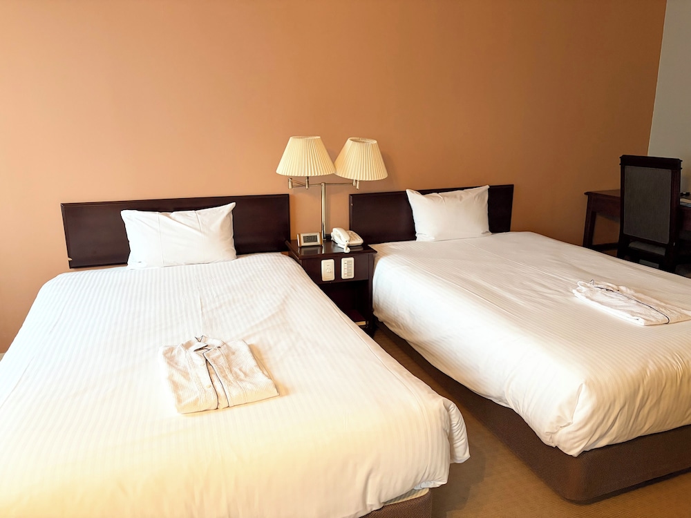 デラックス ツインルーム 客室2 | 湘南鎌倉クリスタルホテル