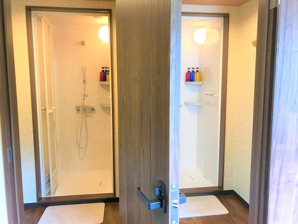 スーペリアドミトリールーム (ダブルベッド) バスルームのシャワー0 | ケイズハウス箱根