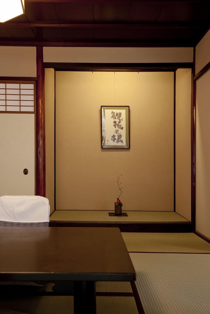 和室　デラックス　角部屋　2人部屋　専用トイレ付　ガーデンビュー　（梅） 客室1 | 深谷温泉 元湯石屋