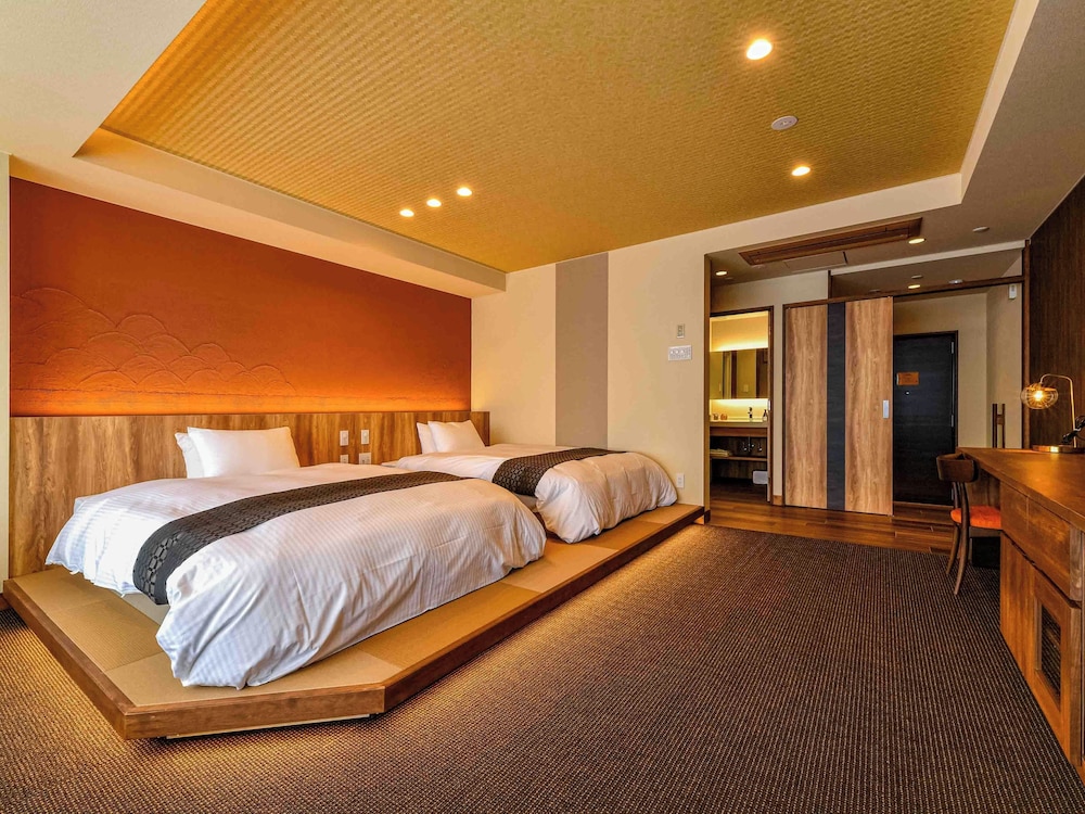 【和モダンルーム】ツイン　ダブルベッド×2台［44平米］禁煙 客室3 | 北陸 福井 あわら温泉 美松