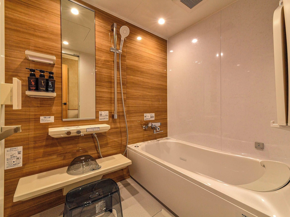 【和モダンルーム】ツイン　ダブルベッド×2台［44平米］禁煙 客室14 | 北陸 福井 あわら温泉 美松