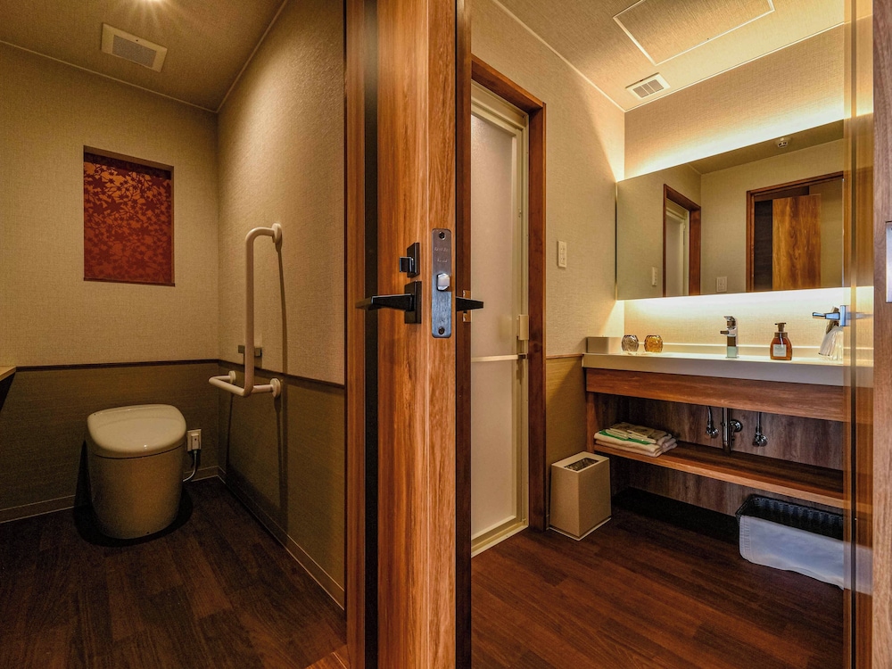 【和モダンルーム】ツイン　ダブルベッド×2台［44平米］禁煙 客室5 | 北陸 福井 あわら温泉 美松