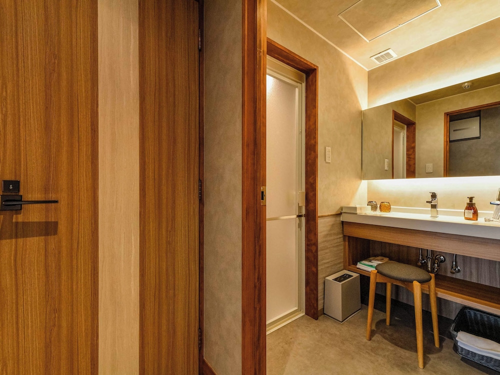 【和モダンルーム】ツイン　ダブルベッド×2台［44平米］禁煙 客室11 | 北陸 福井 あわら温泉 美松